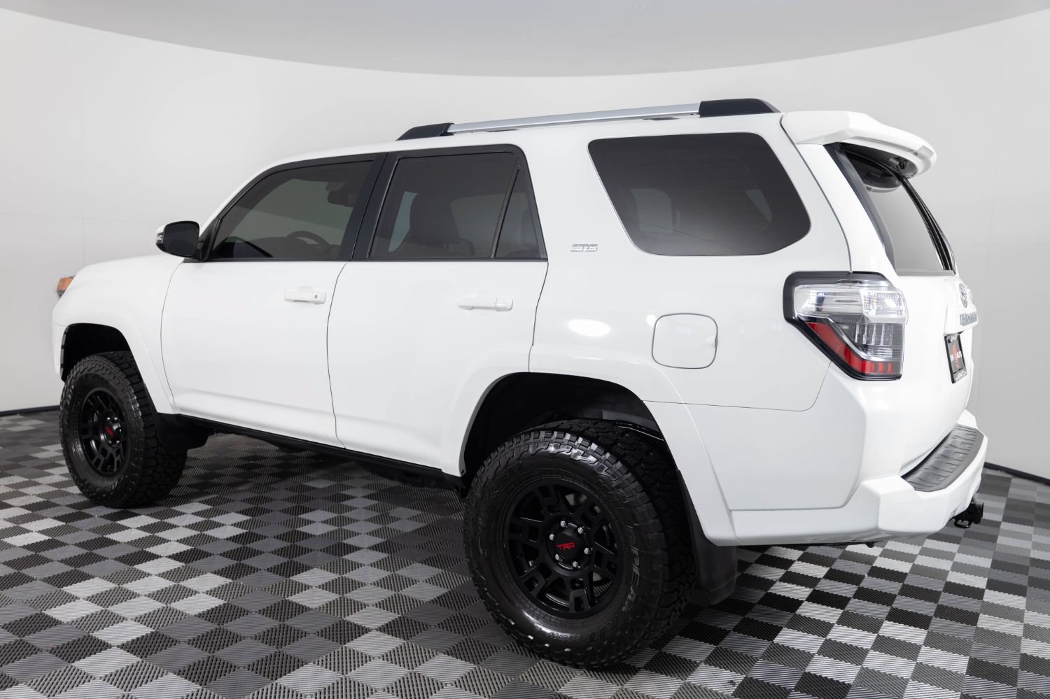 Used 2023 Toyota 4Runner SR5 Premium w/ SR5 Premium Package AWD/4WD image 4