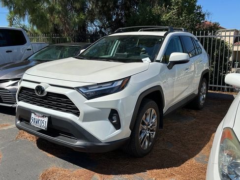 Used 2022 Toyota RAV4 XLE Premium FWD image 3