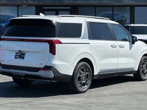New 2026 Kia Carnival EX FWD image 4
