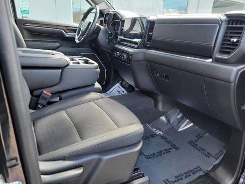 Used 2024 Chevrolet Silverado 1500 LT image 9