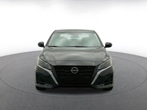 Used 2025 Nissan Altima 2.5 SV FWD image 2