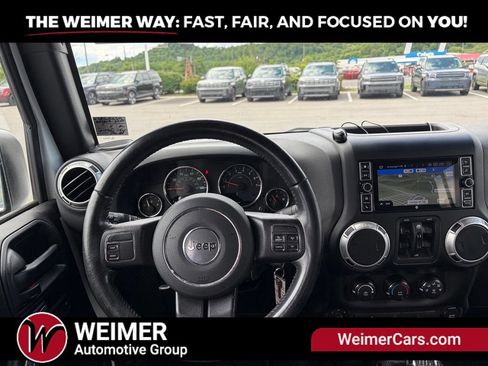 Used 2017 Jeep Wrangler Unlimited Sahara AWD/4WD image 17