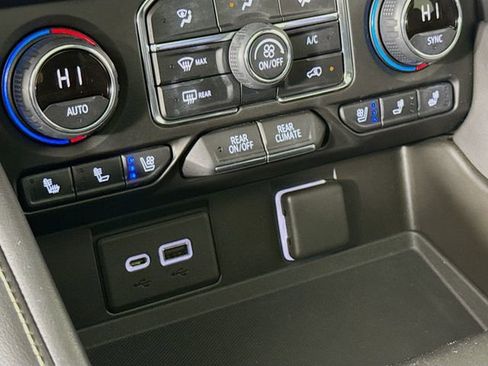 Used 2021 Chevrolet Suburban Premier w/ Premium Package image 21