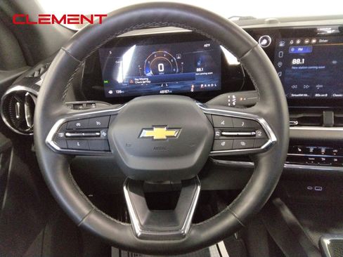 Used 2025 Chevrolet Equinox LT image 12