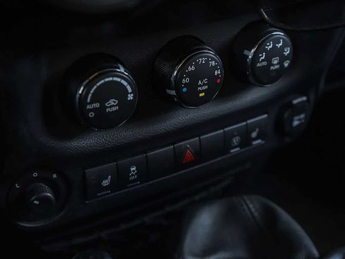 Used 2017 Jeep Wrangler Unlimited Sahara w/ Connectivity Group AWD/4WD image 20
