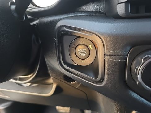 Used 2024 Jeep Wrangler Unlimited Rubicon image 18