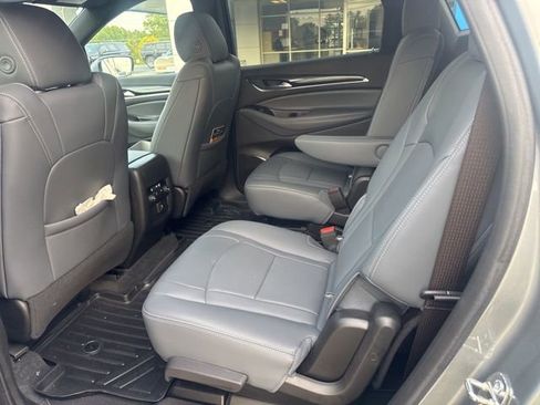 Used 2023 Buick Enclave Essence FWD image 5