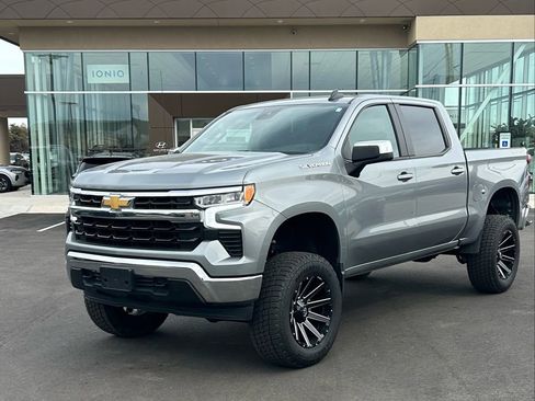 Used 2025 Chevrolet Silverado 1500 LT image 1