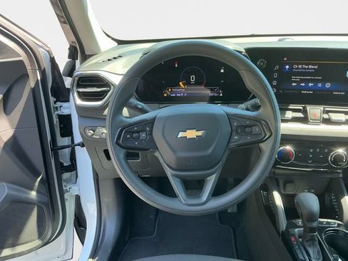 Used 2025 Chevrolet TrailBlazer LT AWD/4WD image 13