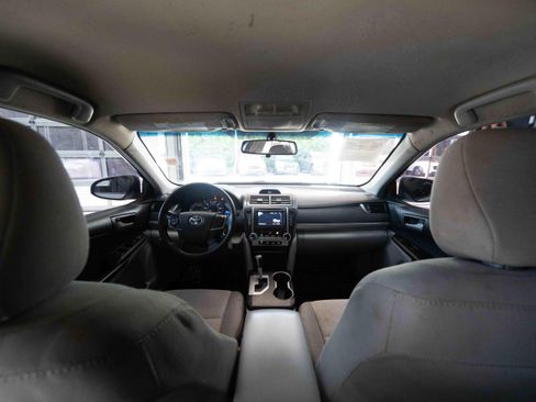 Used 2012 Toyota Camry LE FWD image 19