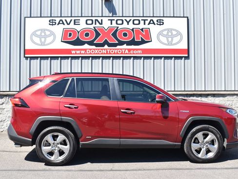 Used 2020 Toyota RAV4 Limited AWD/4WD image 8