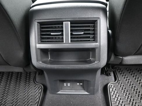 Certified 2023 Volkswagen Atlas Cross Sport SE image 24