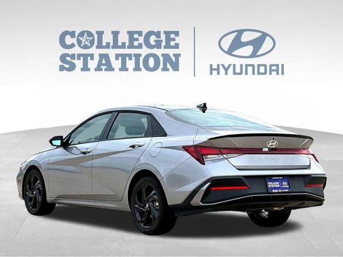 Used 2026 Hyundai Elantra Sport FWD image 8