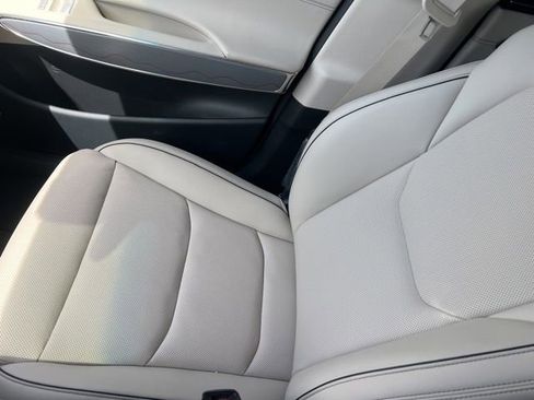 Used 2025 Genesis GV70 2.5T w/ Advanced Package image 21