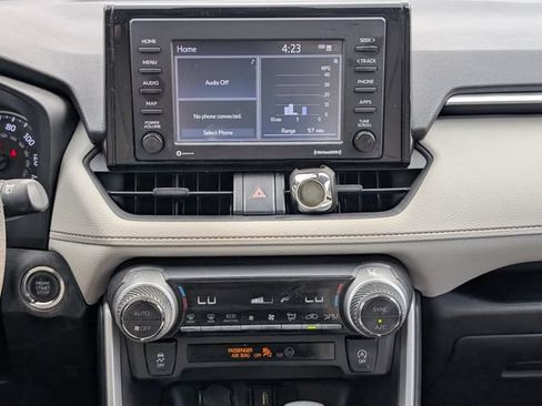 Used 2021 Toyota RAV4 XLE FWD image 17