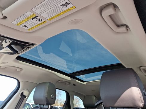 Used 2025 Land Rover Range Rover Velar S image 15