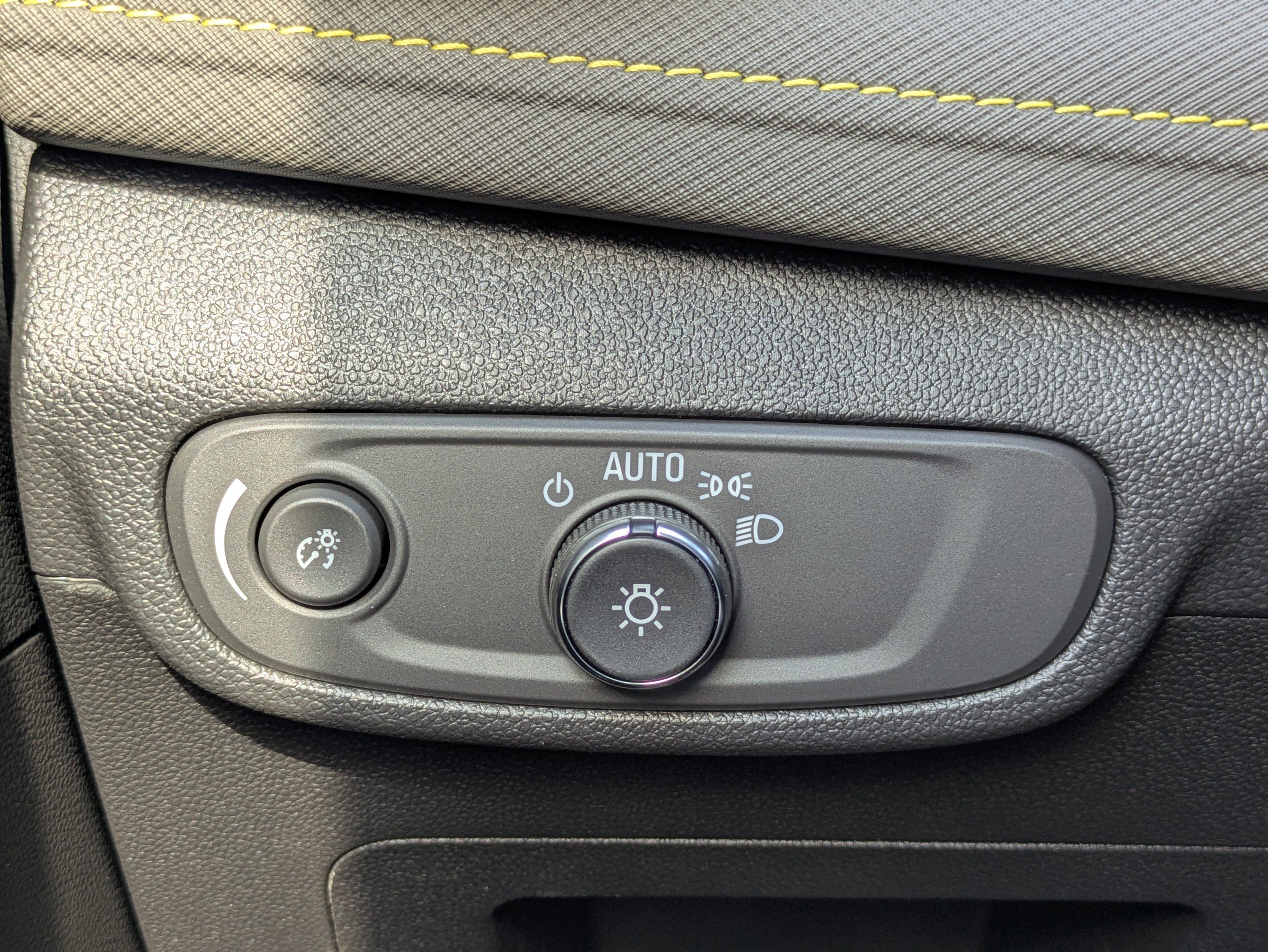 New 2025 Chevrolet TrailBlazer ACTIV w/ Convenience Package FWD image 16