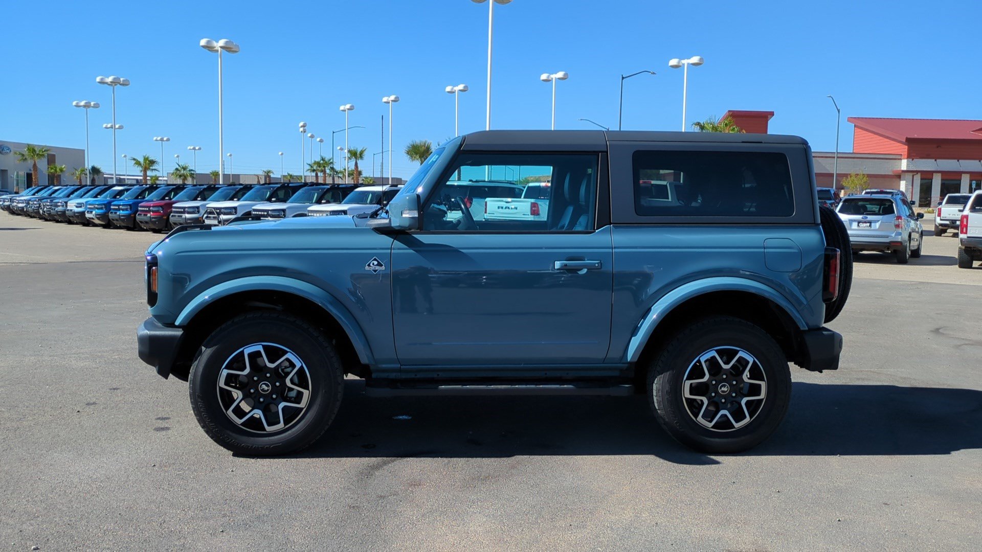 Used 2021 Ford Bronco Outer Banks AWD/4WD image 6