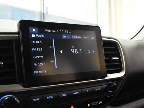 Used 2024 Hyundai Venue SE FWD image 18