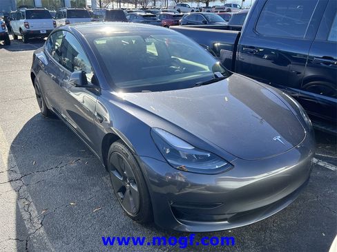 Used 2023 Tesla Model 3 Standard Range image 4