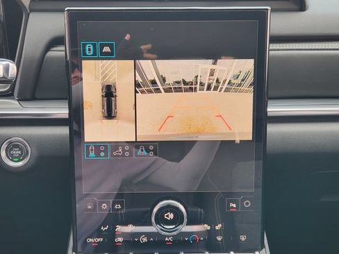 Used 2025 GMC Terrain Elevation w/ Technology Package II AWD/4WD image 20