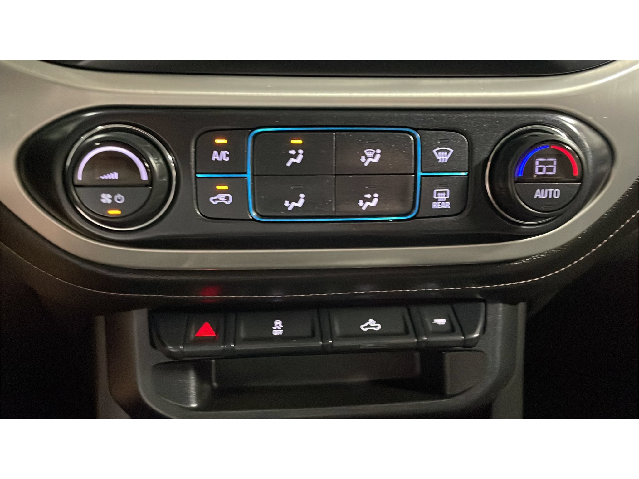 Used 2020 GMC Canyon SLE w/ Elevation Edition AWD/4WD image 13