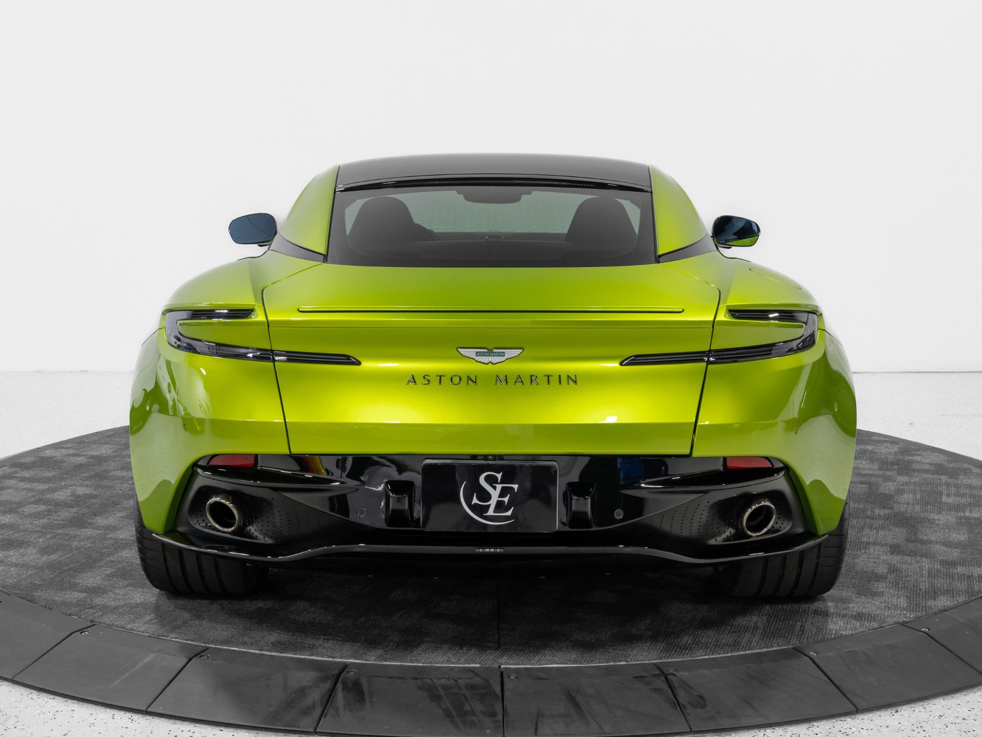 Used 2024 Aston Martin DB12 Coupe RWD image 7