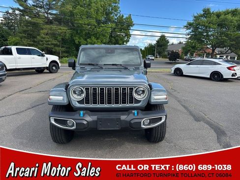 Used 2024 Jeep Wrangler Unlimited Sahara w/ Technology Group AWD/4WD image 8