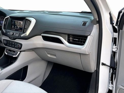 Used 2023 GMC Terrain SLE image 16