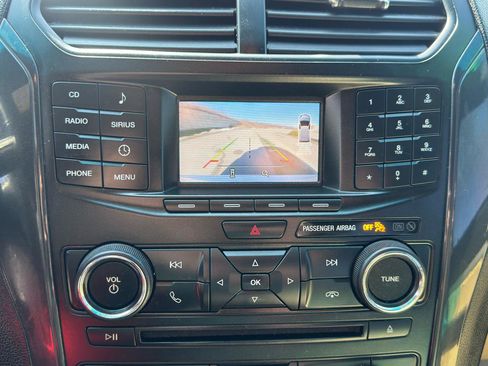 Used 2016 Ford Explorer XLT image 27