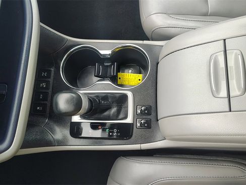 Used 2016 Toyota Highlander XLE image 22