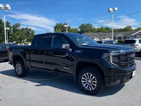 Used 2023 GMC Sierra 1500 AT4 w/ AT4 Preferred Package AWD/4WD image 7