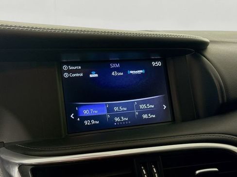 Used 2017 INFINITI QX30 AWD image 16