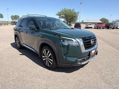 Used 2023 Nissan Pathfinder Platinum FWD image 4