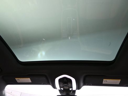 Certified 2024 Porsche Macan image 27