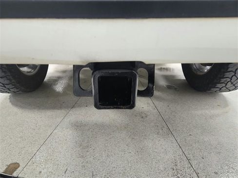 Used 2019 Nissan Titan SV w/ SV Convenience Package image 39