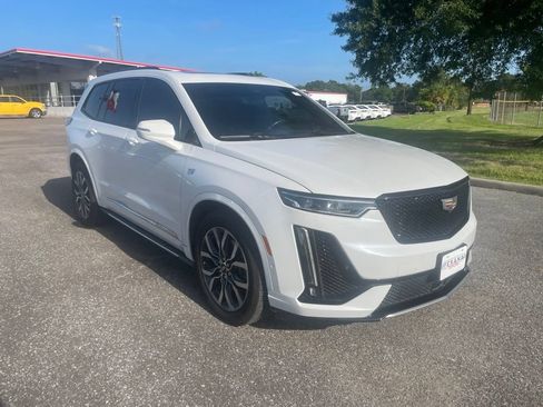 Used 2021 Cadillac XT6 Sport w/ Platinum Package AWD/4WD image 2