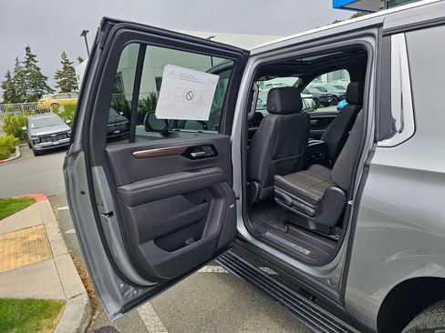 New 2026 Chevrolet Suburban High Country AWD/4WD image 16