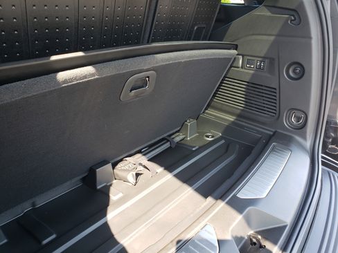 Used 2024 Chevrolet Tahoe High Country RWD image 13