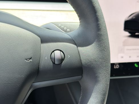 Used 2025 Tesla Model Y Long Range RWD image 26