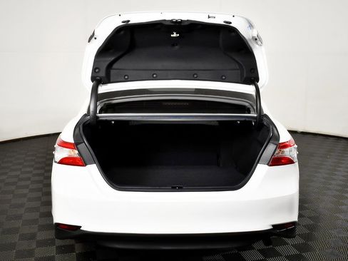 Used 2018 Toyota Camry LE image 40