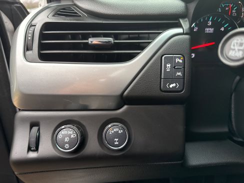 Used 2017 Chevrolet Suburban Premier image 10