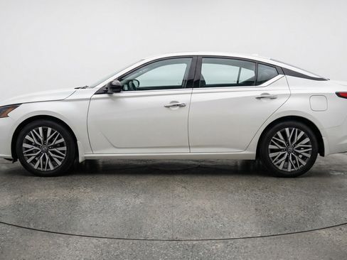 Used 2025 Nissan Altima 2.5 SV FWD image 5