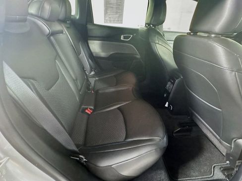 Used 2025 Jeep Compass Latitude image 31