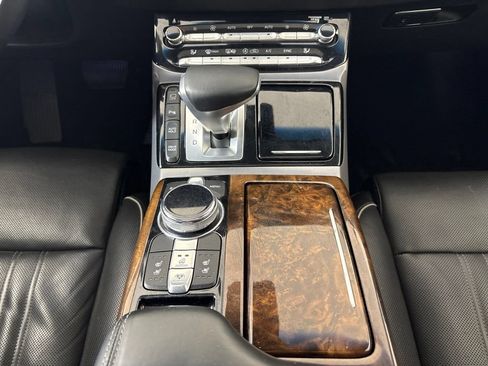Used 2018 Genesis G90 3.3T Premium RWD image 24
