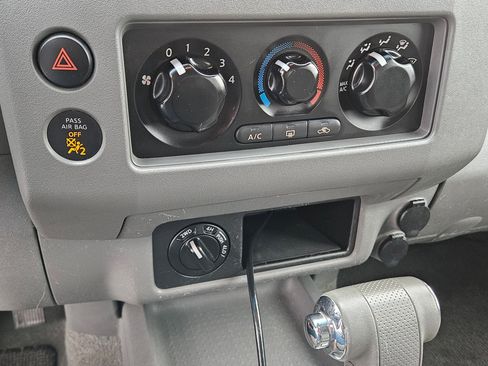 Used 2006 Nissan Frontier SE w/ (P01) Power Pkg image 25