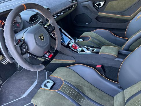 Used 2024 Lamborghini Huracan Sterrato image 4