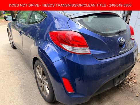 Used 2017 Hyundai Veloster FWD image 4