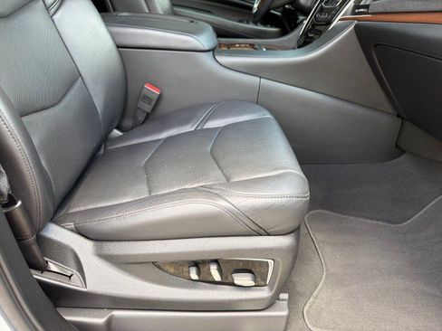 Used 2019 Cadillac Escalade Premium Luxury RWD image 27
