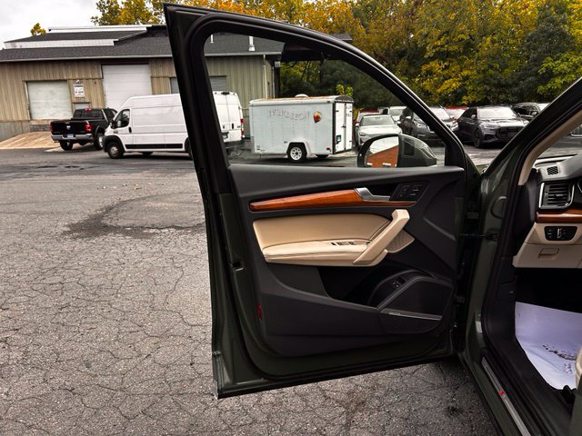 Used 2023 Audi Q5 e Premium Plus w/ Premium Plus Package AWD/4WD image 9